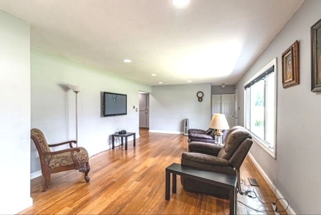 725 CUMBERLAND Street, Hoffman Estates, IL 60169