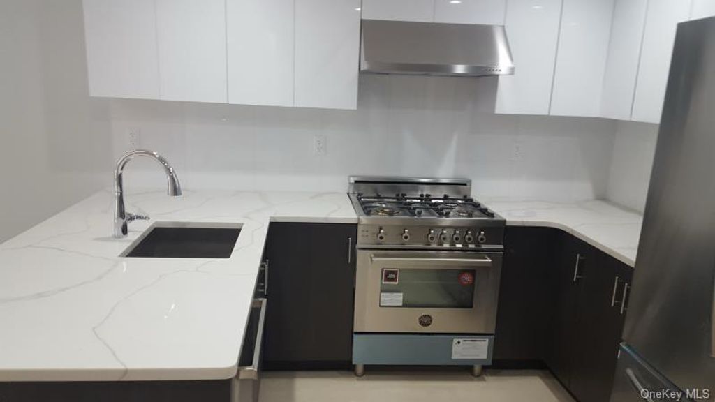 158-15 Union Turnpike 2A, Fresh Meadows, NY 11366