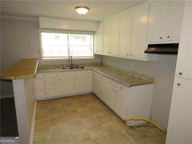 467 PINEBURR Lane, Stone Mountain, GA 30087