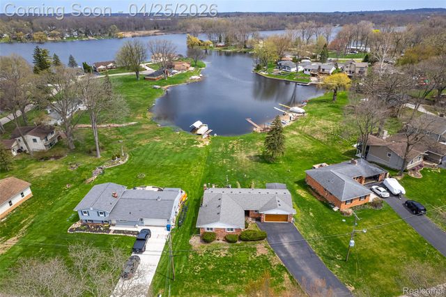 7461 Biscayne Avenue, White Lake Charter Township, MI 48383
