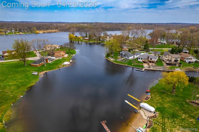 7461 Biscayne Avenue, White Lake Charter Township, MI 48383