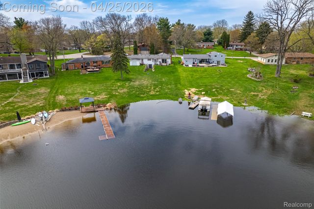7461 Biscayne Avenue, White Lake Charter Township, MI 48383