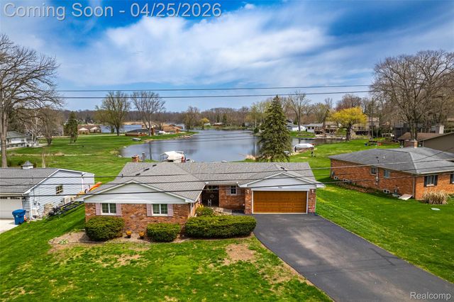 7461 Biscayne Avenue, White Lake Charter Township, MI 48383