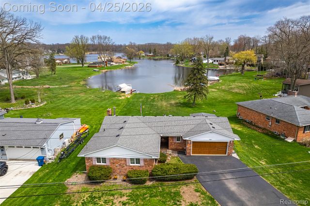7461 Biscayne Avenue, White Lake Charter Township, MI 48383