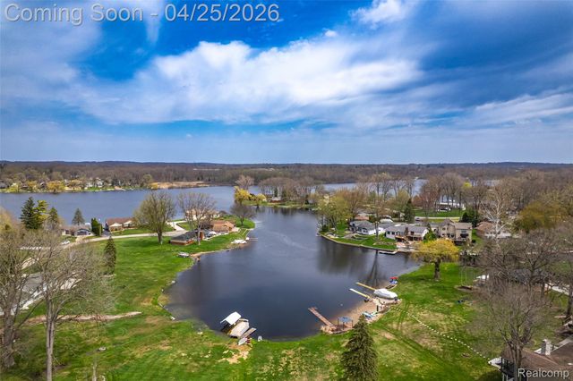 7461 Biscayne Avenue, White Lake Charter Township, MI 48383