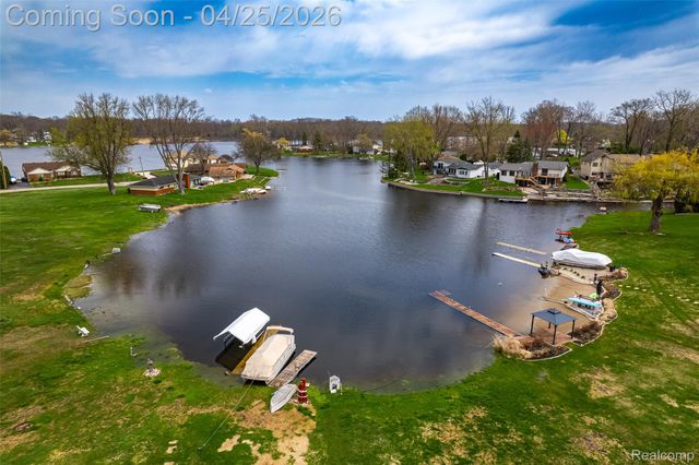 7461 Biscayne Avenue, White Lake Charter Township, MI 48383