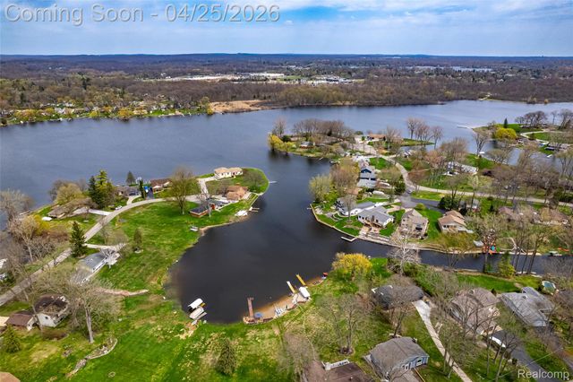 7461 Biscayne Avenue, White Lake Charter Township, MI 48383