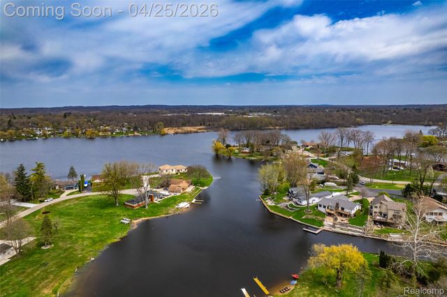 7461 Biscayne Avenue, White Lake Charter Township, MI 48383