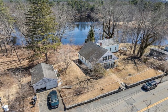 17 N Main St, Upton, MA 01568