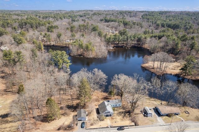 17 N Main St, Upton, MA 01568