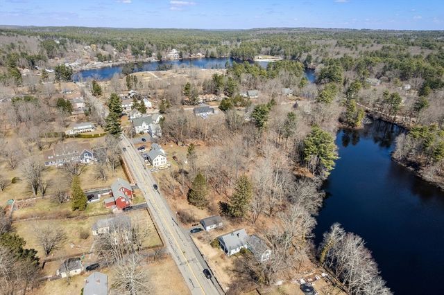 17 N Main St, Upton, MA 01568