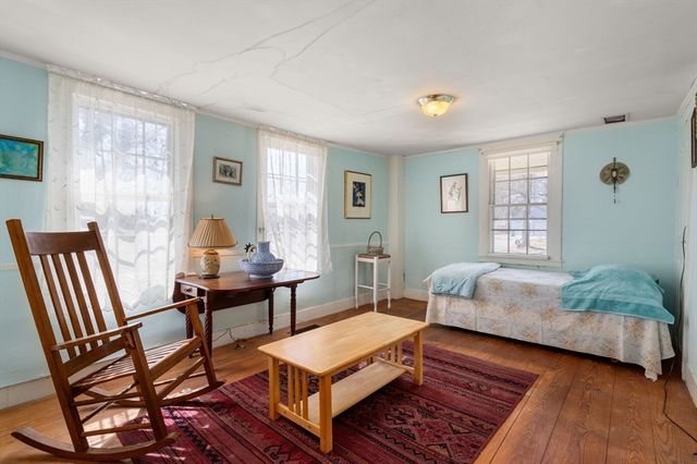 17 N Main St, Upton, MA 01568