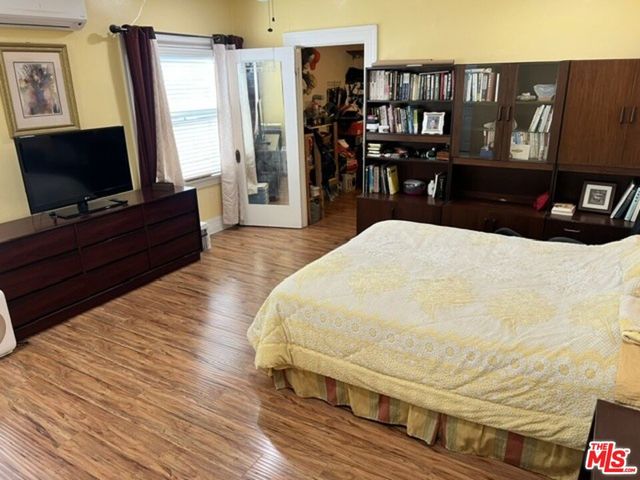 220 N Oxford Avenue, Los Angeles, CA 90004