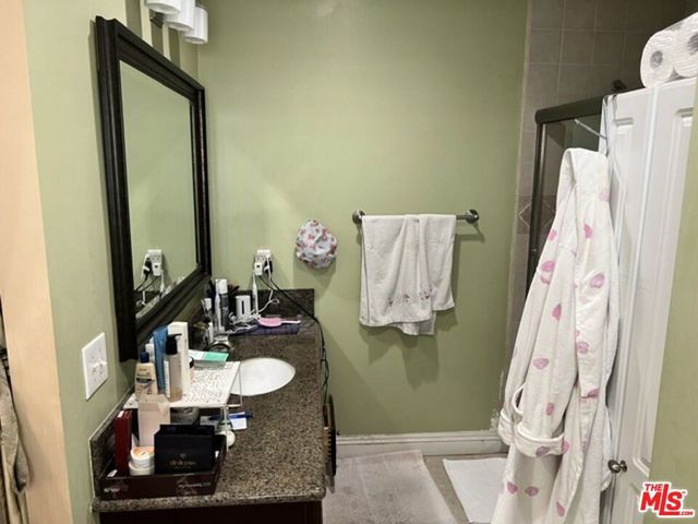 220 N Oxford Avenue, Los Angeles, CA 90004
