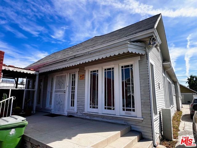 220 N Oxford Avenue, Los Angeles, CA 90004