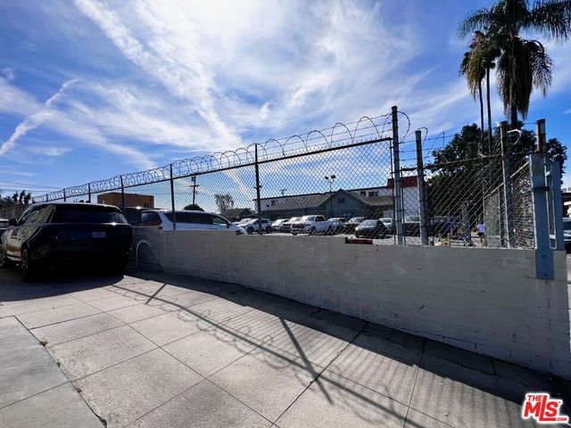 220 N Oxford Avenue, Los Angeles, CA 90004