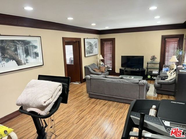 220 N Oxford Avenue, Los Angeles, CA 90004