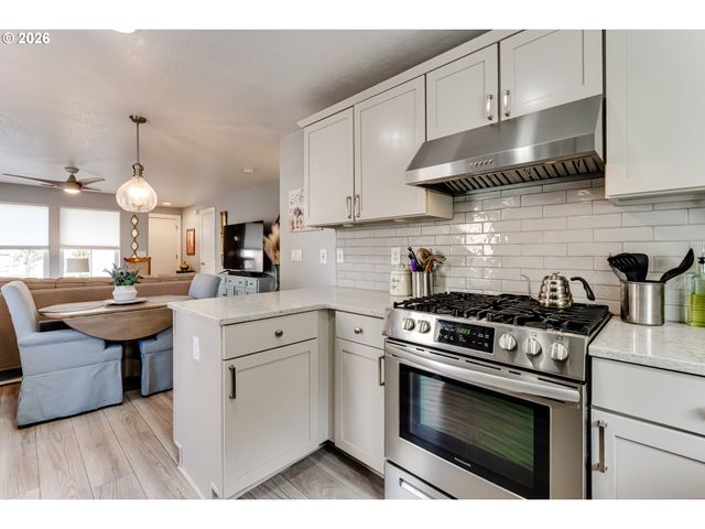 2427 MOUNTAIN Ter, Eugene, OR 97408