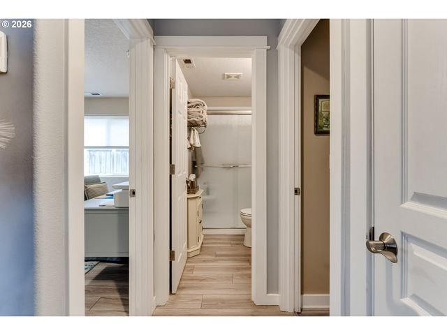 2427 MOUNTAIN Ter, Eugene, OR 97408