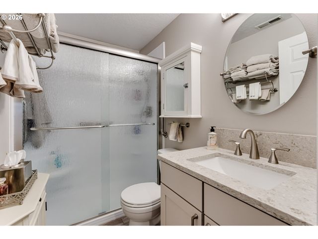 2427 MOUNTAIN Ter, Eugene, OR 97408