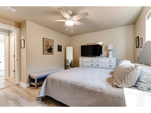 2427 MOUNTAIN Ter, Eugene, OR 97408