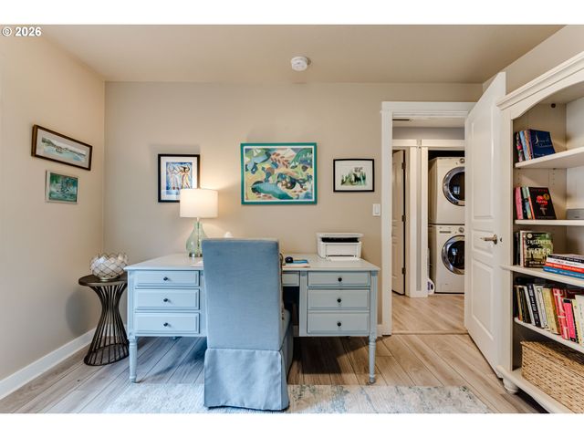 2427 MOUNTAIN Ter, Eugene, OR 97408