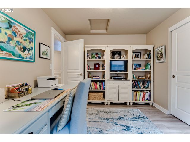 2427 MOUNTAIN Ter, Eugene, OR 97408