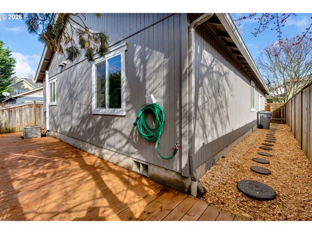 2427 MOUNTAIN Ter, Eugene, OR 97408