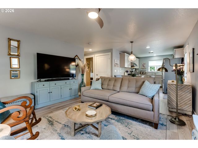 2427 MOUNTAIN Ter, Eugene, OR 97408