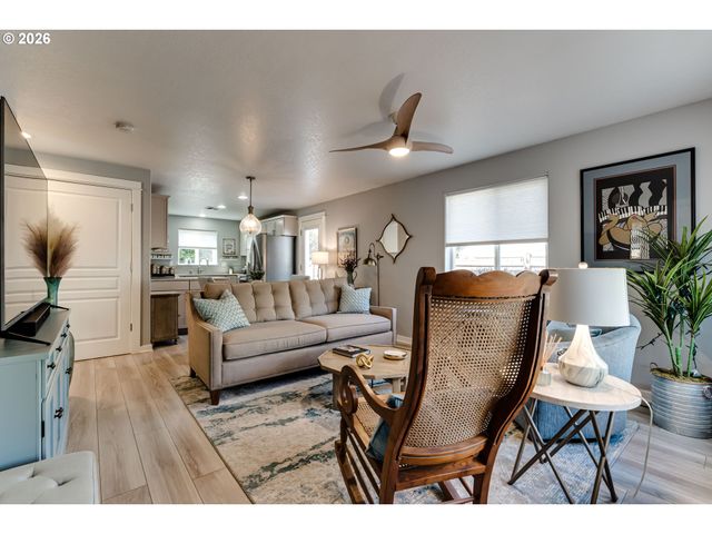 2427 MOUNTAIN Ter, Eugene, OR 97408