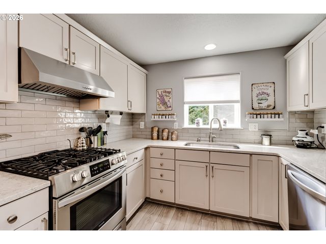 2427 MOUNTAIN Ter, Eugene, OR 97408