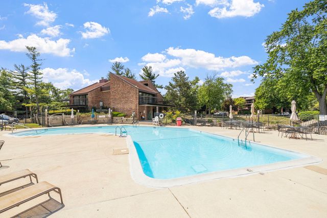 14505 Central Court PH4, Oak Forest, IL 60452