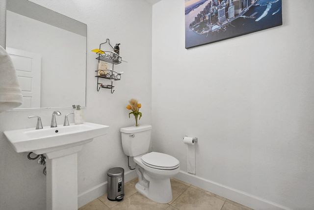 5743 Waterstone St, Sacramento, CA 95835