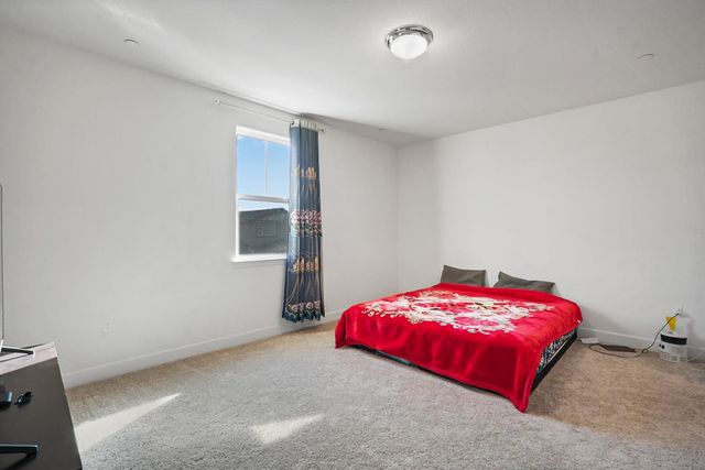 5743 Waterstone St, Sacramento, CA 95835