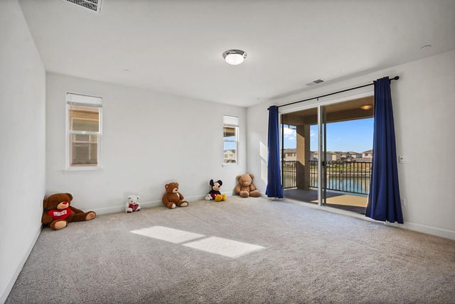 5743 Waterstone St, Sacramento, CA 95835