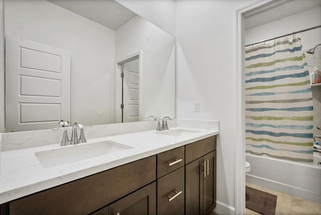 5743 Waterstone St, Sacramento, CA 95835