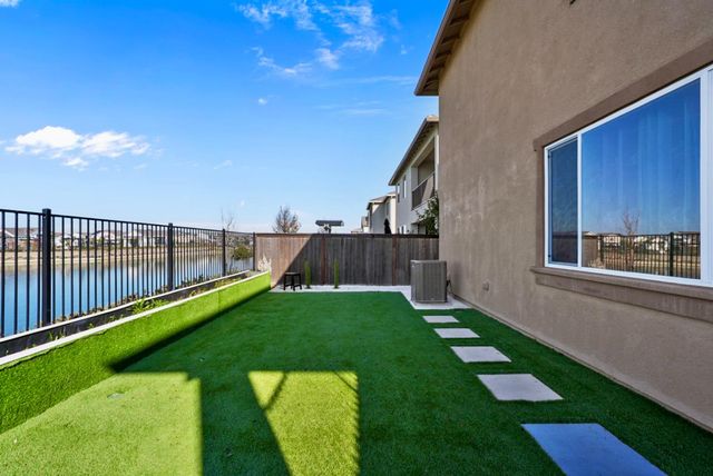 5743 Waterstone St, Sacramento, CA 95835