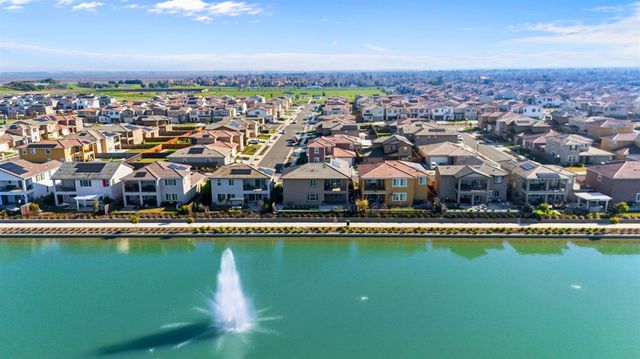 5743 Waterstone St, Sacramento, CA 95835