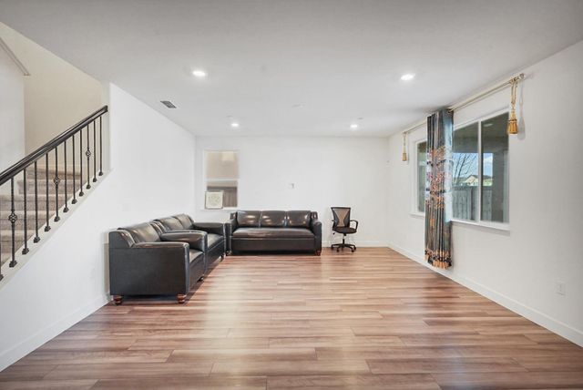 5743 Waterstone St, Sacramento, CA 95835