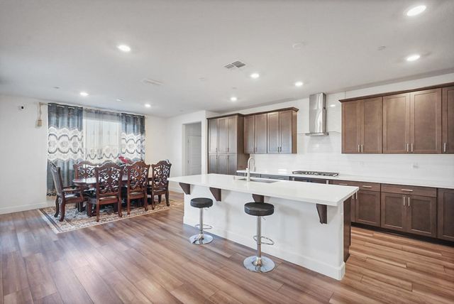 5743 Waterstone St, Sacramento, CA 95835