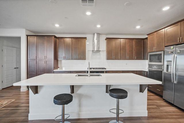 5743 Waterstone St, Sacramento, CA 95835