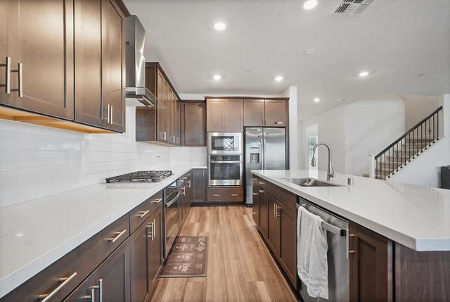 5743 Waterstone St, Sacramento, CA 95835