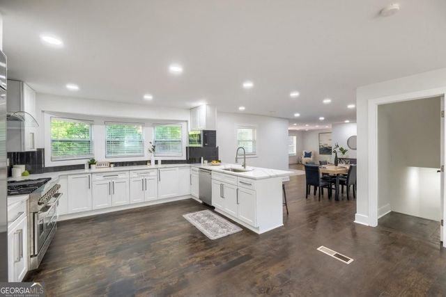 2368 Fenhurst Place, Dunwoody, GA 30338