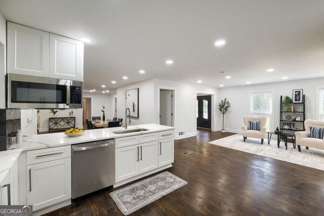 2368 Fenhurst Place, Dunwoody, GA 30338