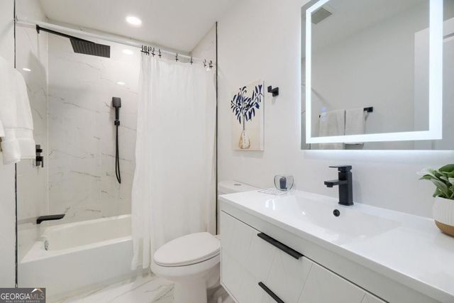 2368 Fenhurst Place, Dunwoody, GA 30338