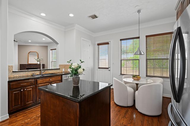 7827 Shady Villa Cove, Houston, TX 77055