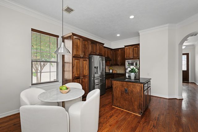 7827 Shady Villa Cove, Houston, TX 77055