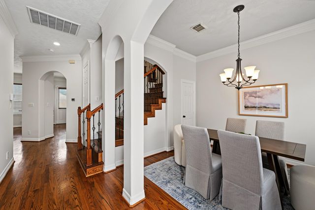 7827 Shady Villa Cove, Houston, TX 77055