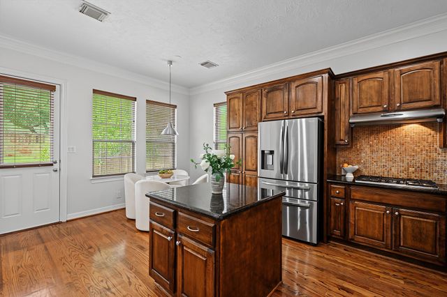 7827 Shady Villa Cove, Houston, TX 77055
