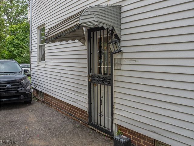 931 Yellowstone Road, Cleveland, OH 44121